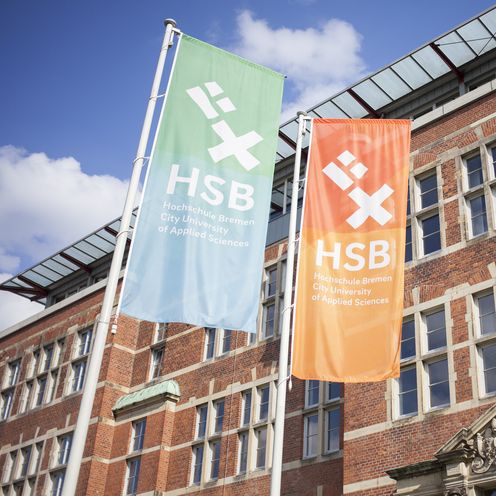 Hochschule Bremen mit Flaggen Flaggen vor dem M-Gebäude der HSB