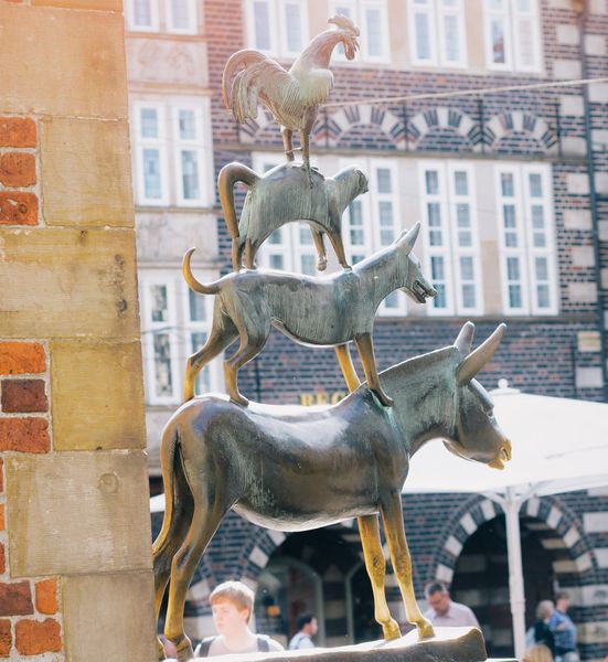 Bremer Stadtmusikanten Die Statue der Bremer Stadtmusikanten vor dem Bremer Rathaus.