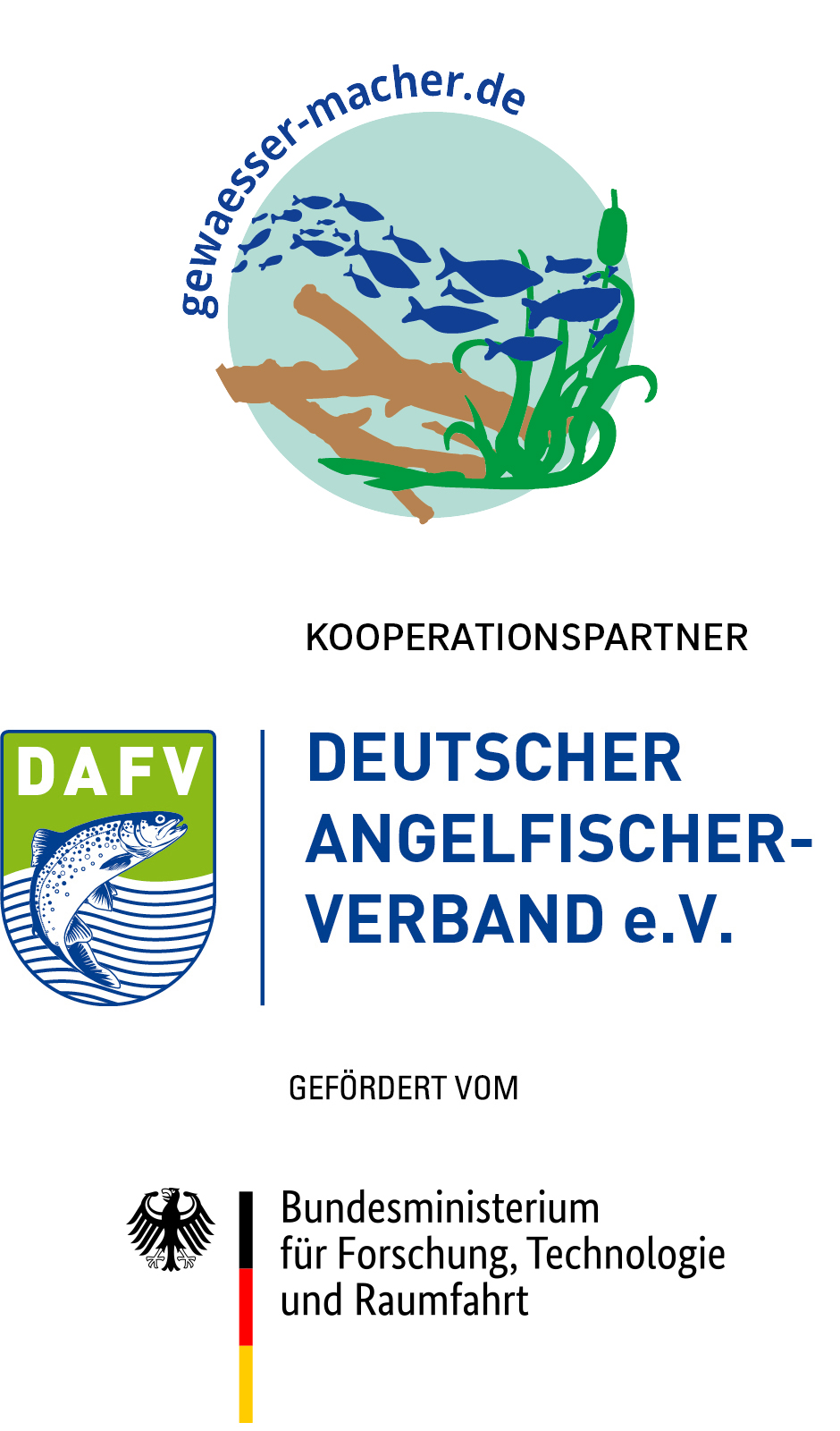 Logos vom Projekt (URL gewaesser-macher.de mit Teich, Fischen, Gehölz), Kooperationspartner "Deutscher Angelfischerverband e.V" und Förderer "Bundesministerium für Bildung und Forschung"
