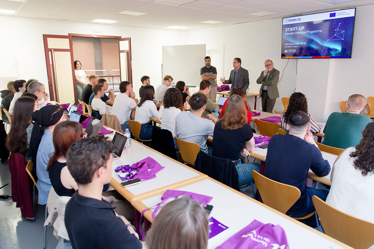 Seminar room with students and lecturers.