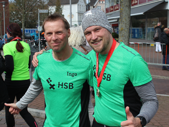 Gruppenbild von zwei L&auml;ufern.