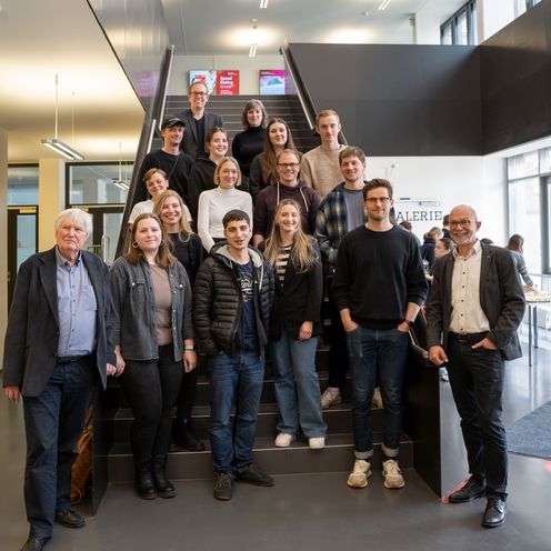 Gruppenbild mit M&auml;nnern und Frauen