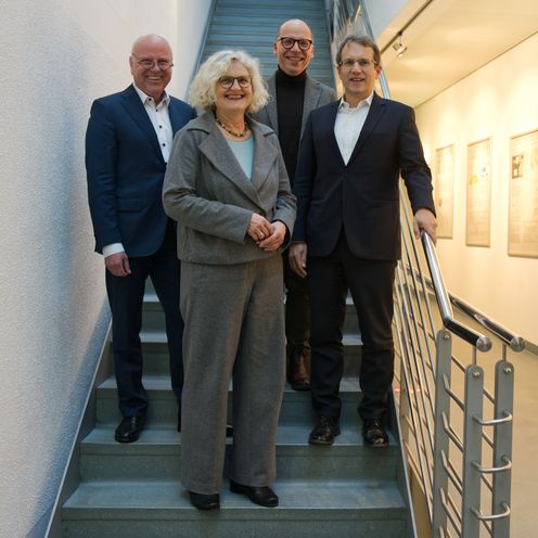 Beirat f&uuml;r Umwelt und Energie der Hochschule Bremen, vier Personen einer Treppe. Von links nach rechts: Rob van Haren, Anja Passlack, Florian Franz, Karsten Schneiker.