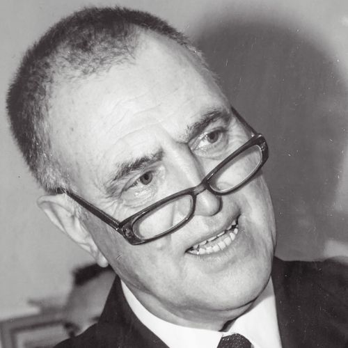 [Translate to English:] Portrait eines Mannes mit Brille