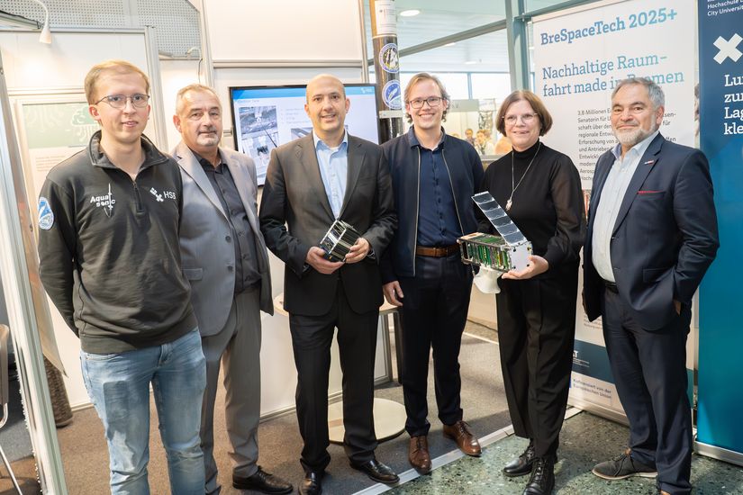 Gruppennbild mit frau und Männern