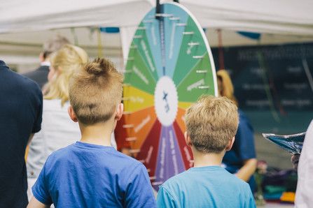 Glücksrad beim Sommerfest