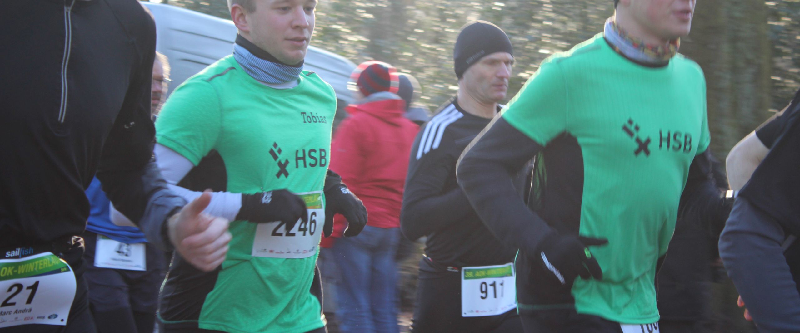 Die Gruppe von L&auml;ufern l&auml;uft los.