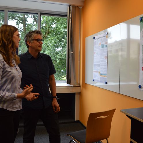 SBE Studierende Posterpr&auml;sentation - Studierende und Lehrende im Gespr&auml;ch