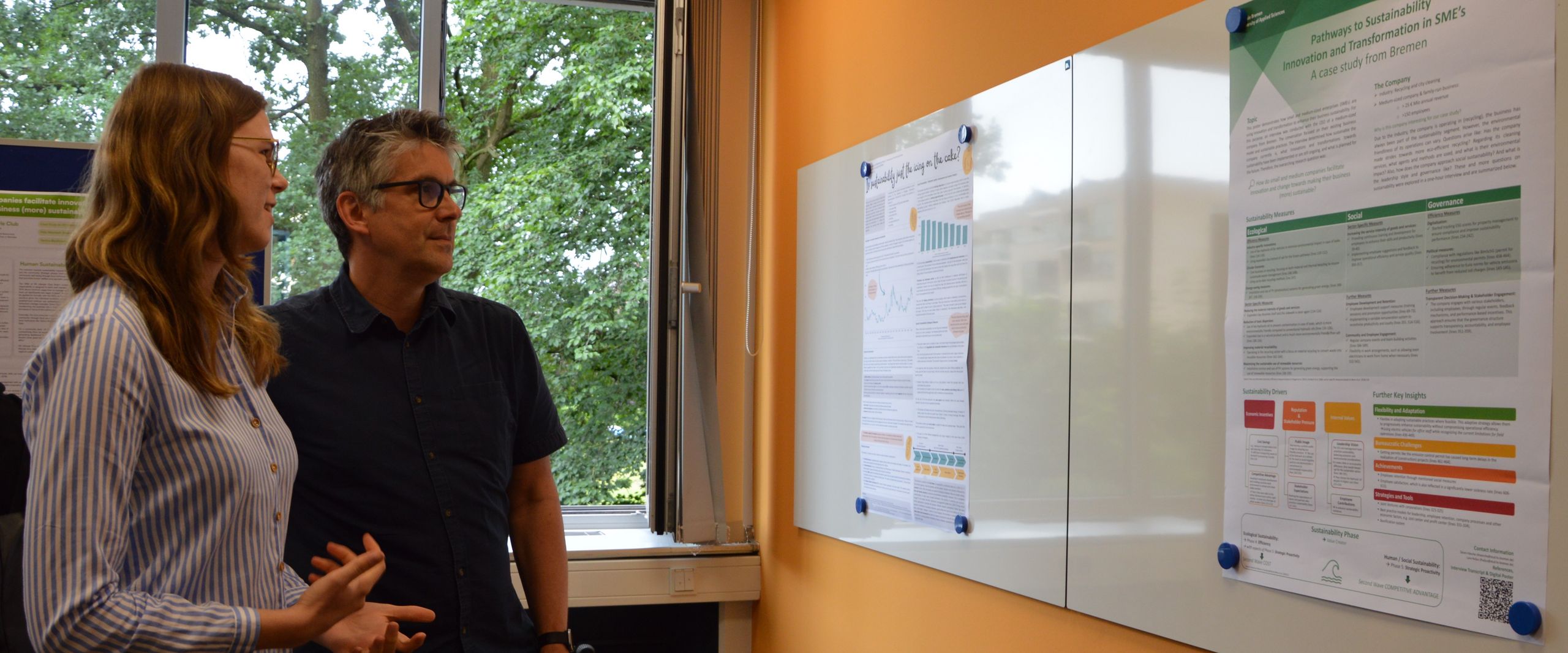 SBE Studierende Posterpräsentation - Studierende und Lehrende im Gespräch