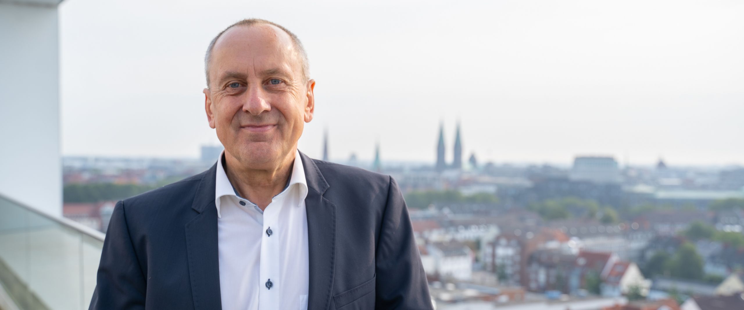 20230901 Rektor Konrad Wolf Portrait eines Mannes