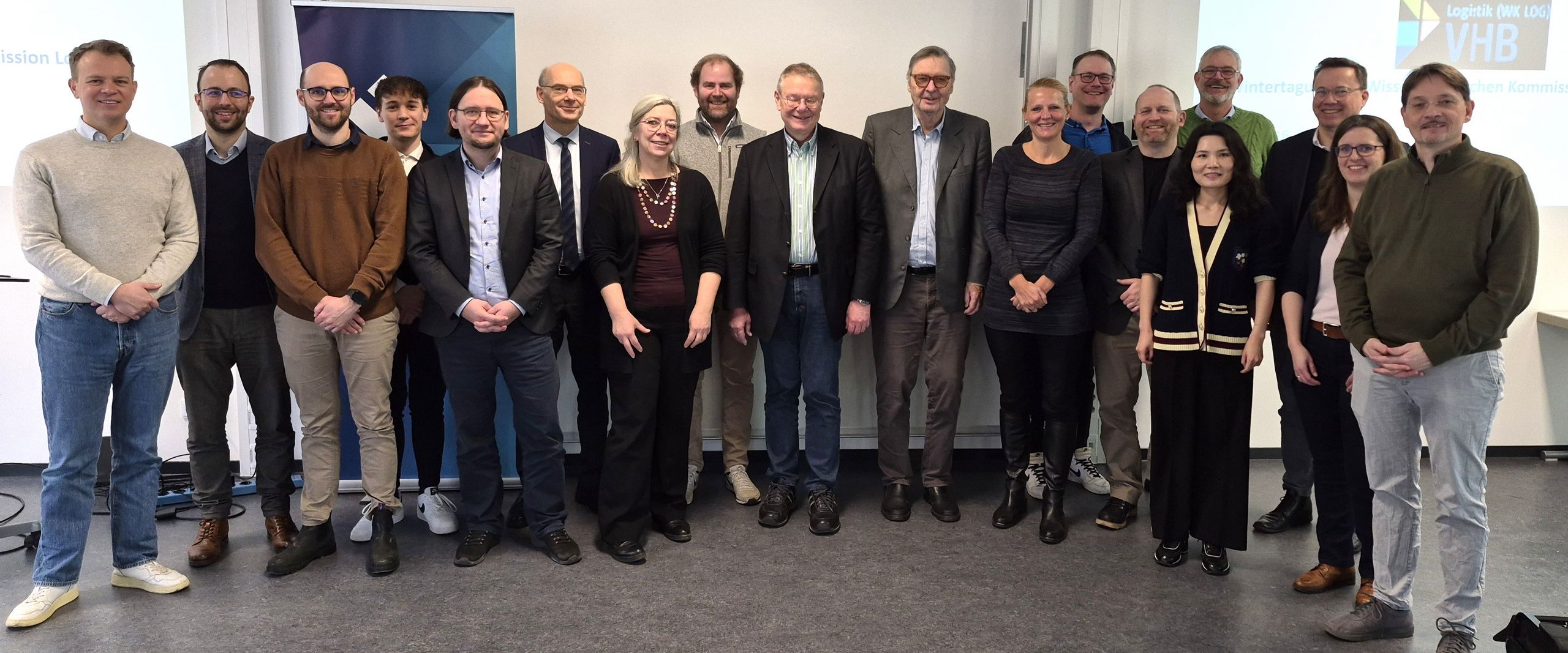 WK_Logistik_Wintertagung_2025_26 Das Bild ist ein Gruppenfoto der Teilnehmenden der Wintertagung.