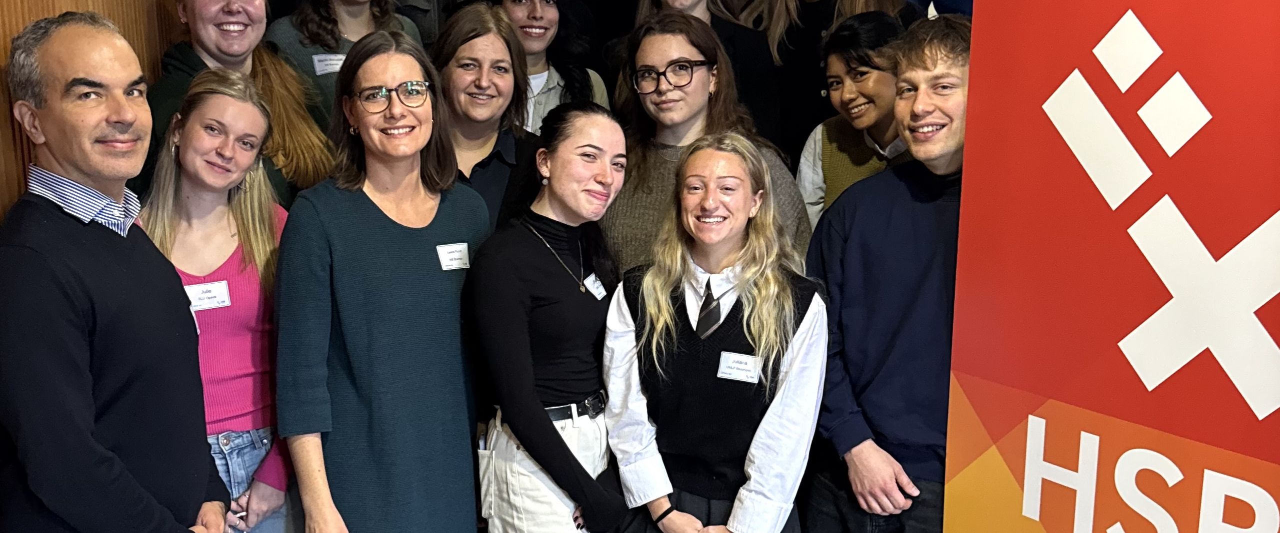 Das Bild zeigt eine Studierenden- und Lehrendengruppe, die am STARS-EU-BIP teilgenommen haben. 