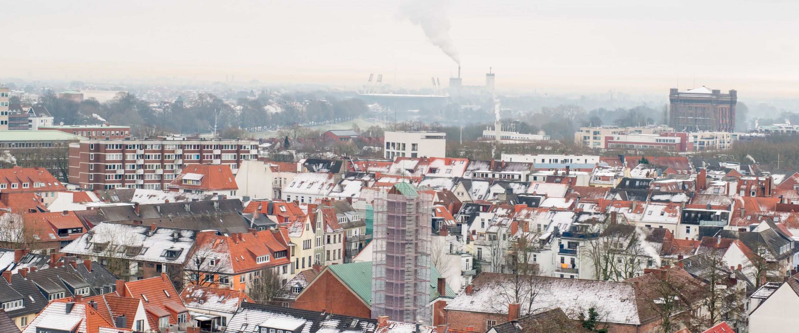 Blick über die Dächer der Bremer Neustadt bis zum Weserstadion.