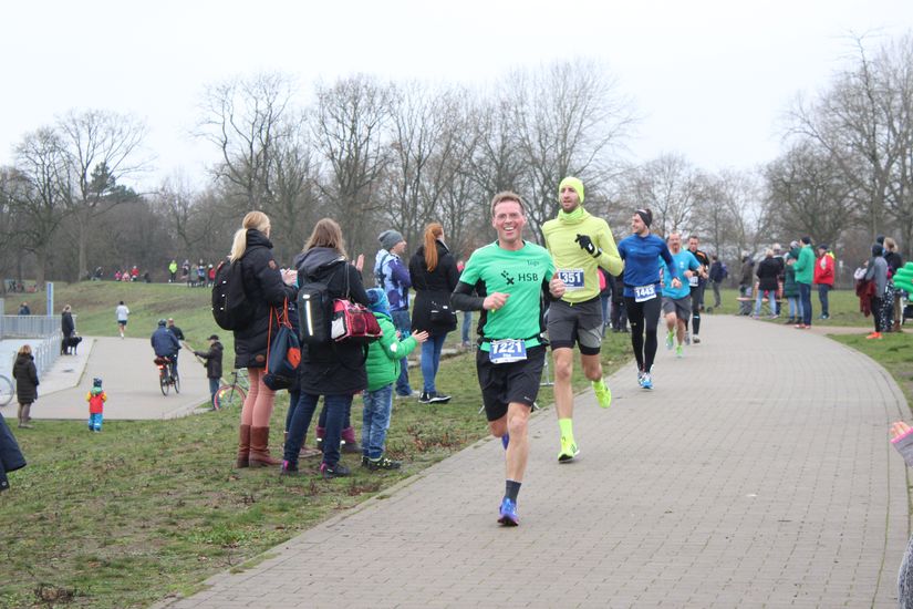 L&auml;ufer auf der Strecke.
