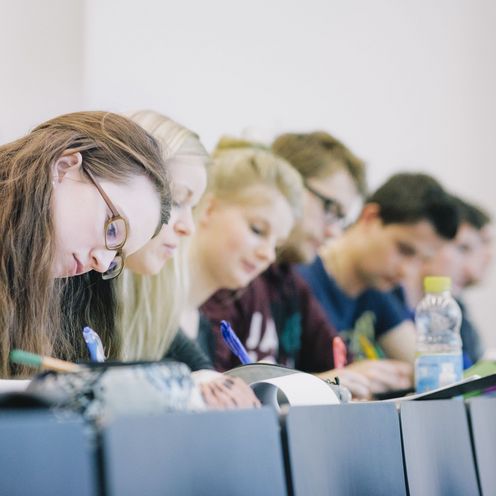 Studierende im H&ouml;rsaal
