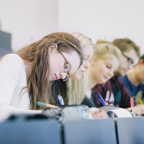 Studierende im H&ouml;rsaal