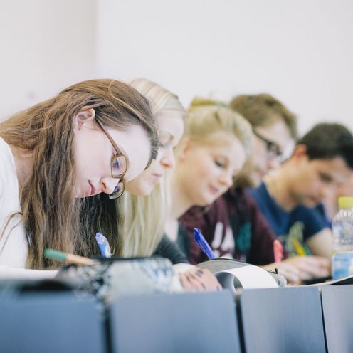 Studierende im H&ouml;rsaal