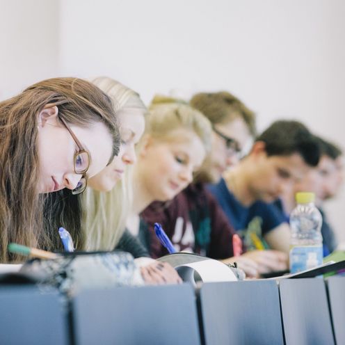 Studierende im H&ouml;rsaal