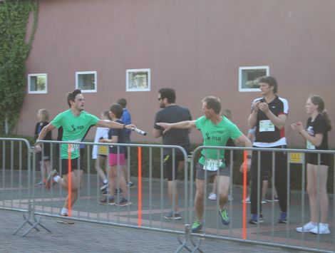 Hochschulsport Staffellauf: Staffelstab - Übergabe
