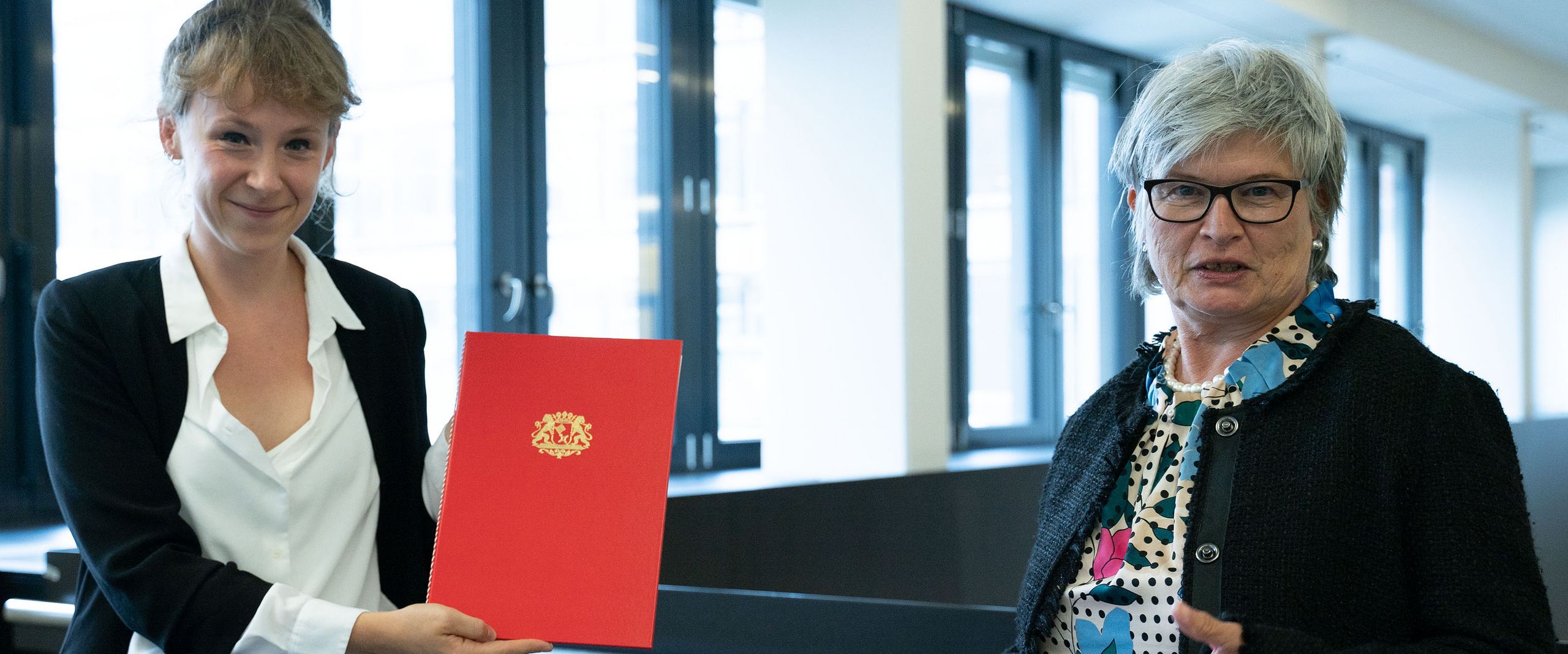 Ernennung Prof. Dr. Jana Molle Ernennung Prof. Dr. Jana Molle mit Rektorin Luckey