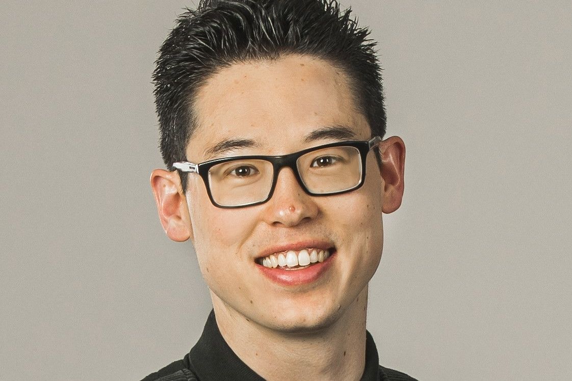 Potr&auml;t eines Mannes mit Brille und Weste