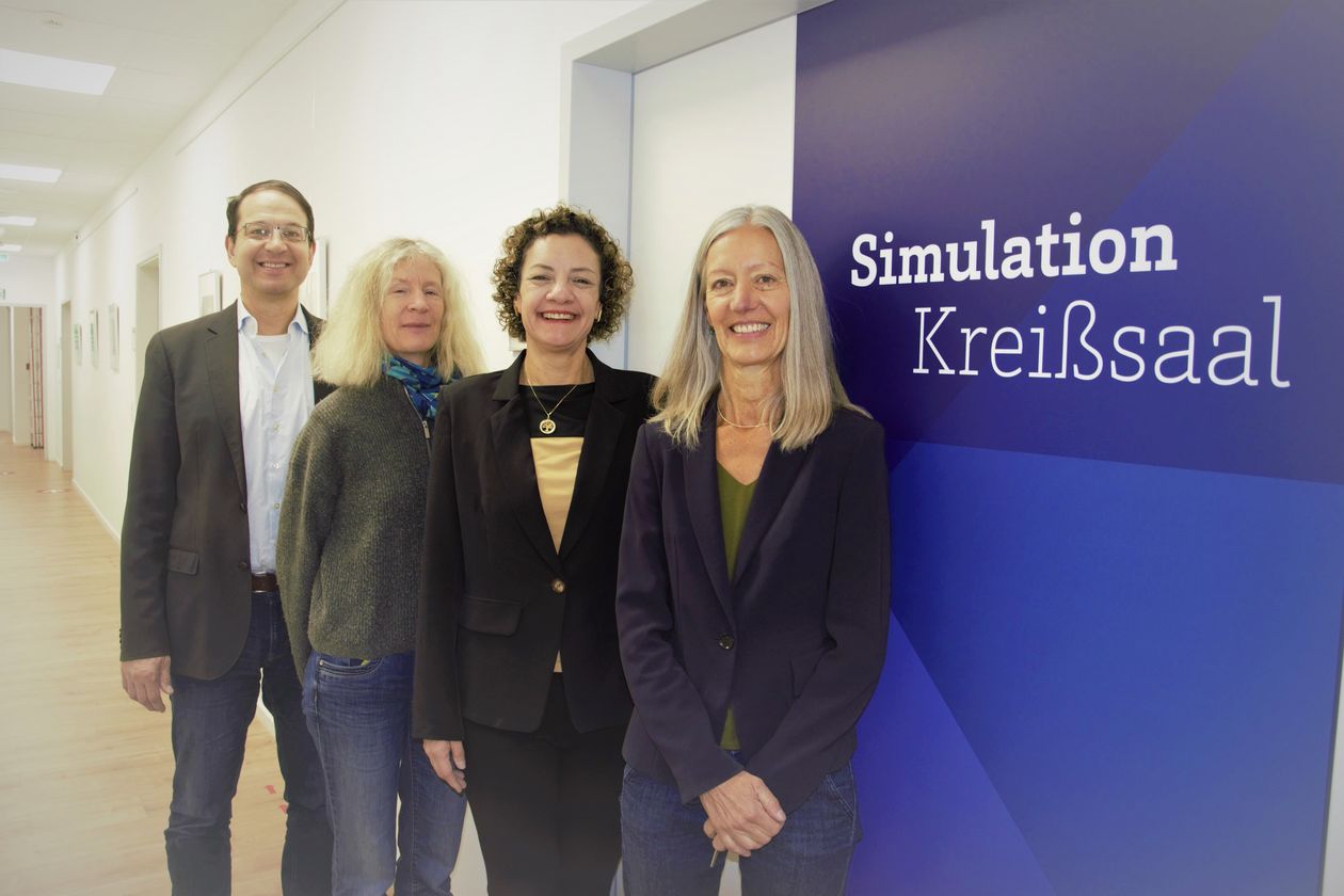 Besuch UAS7 Brasilien Gruppenbild mit einem Mann und drei Frauen