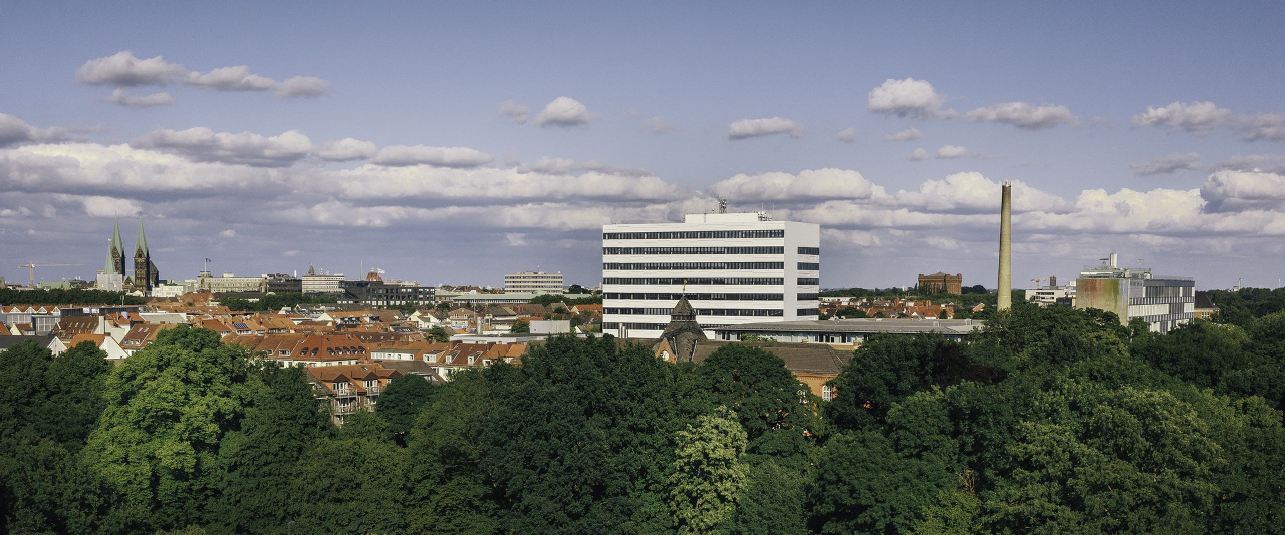 Ausblick auf die Neustadtswallanlagen und das AB-Gebäude Ausblick auf die Neustadtswallanlagen und das AB-Gebäude
