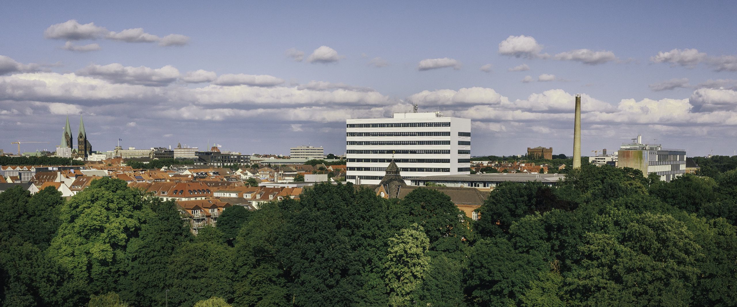 Ausblick auf die Neustadtswallanlagen und das AB-Geb&auml;ude