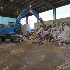 Mobiler Sortierkran bei der Arbeit