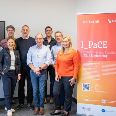 Gruppenfoto von Teilnehmerinnen und Teilnehmern am I_PaCe Meeting in Bremen 