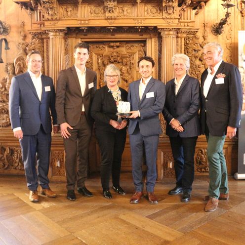 Gruppenbild mit M&auml;nnern und Frauen