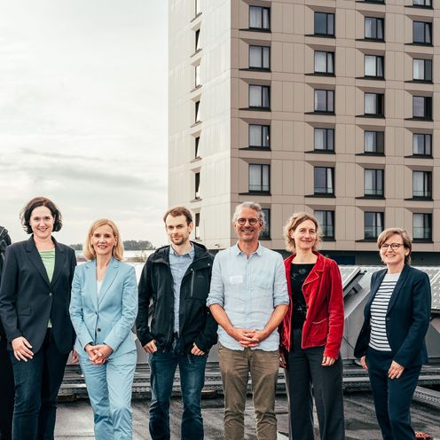 Gruppenbild mit M&auml;nnern und Frauen