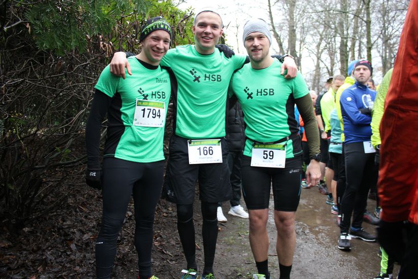 Ein Gruppenbild von 3 L&auml;ufern.