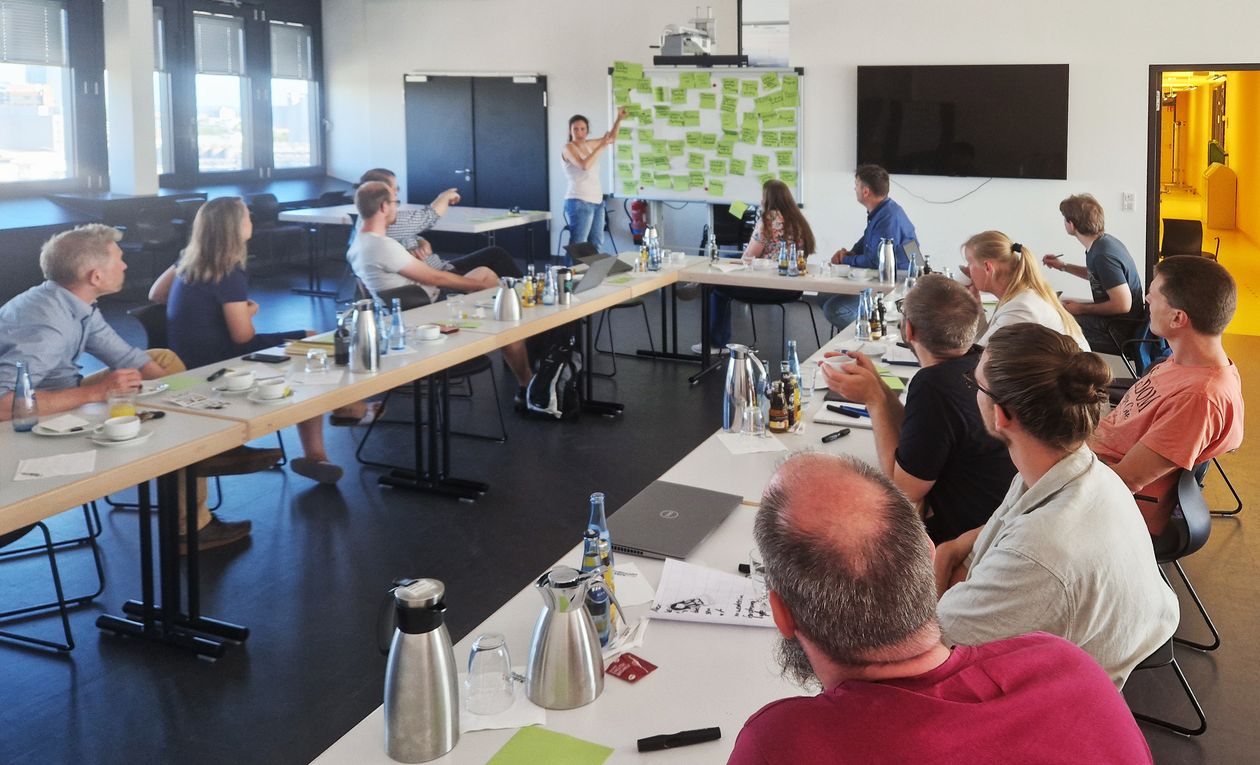 Projektinternes, forschungsfeldübergreifendes Arbeitsgruppentreffen bei hochsommerlichen Temperaturen an der Hochschule Bremen (HSB) Foto: HSB - T. Schwarz