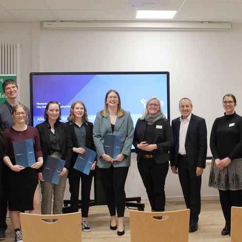 Gruppenbild mit M&auml;nnern und Frauen