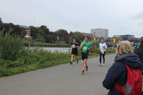 L&auml;ufer:innen beim Marathon in Bremen.
