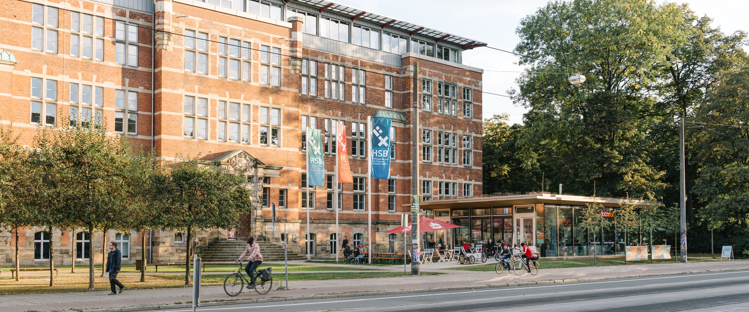 M-Gebäude der HSB M-Gebäude der HSB von Seite Langemarkstraße