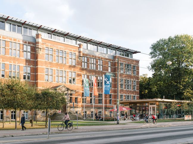 M-Geb&auml;ude der HSB von Seite Langemarkstra&szlig;e 