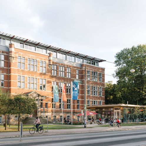 M-Gebäude der HSB M-Gebäude der HSB von Seite Langemarkstraße