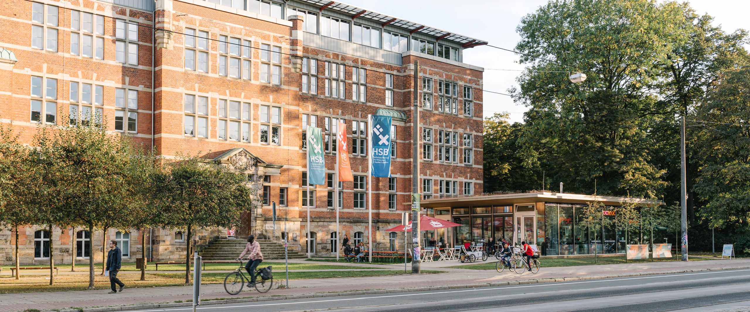 M-Gebäude der HSB M-Gebäude der HSB von Seite Langemarkstraße