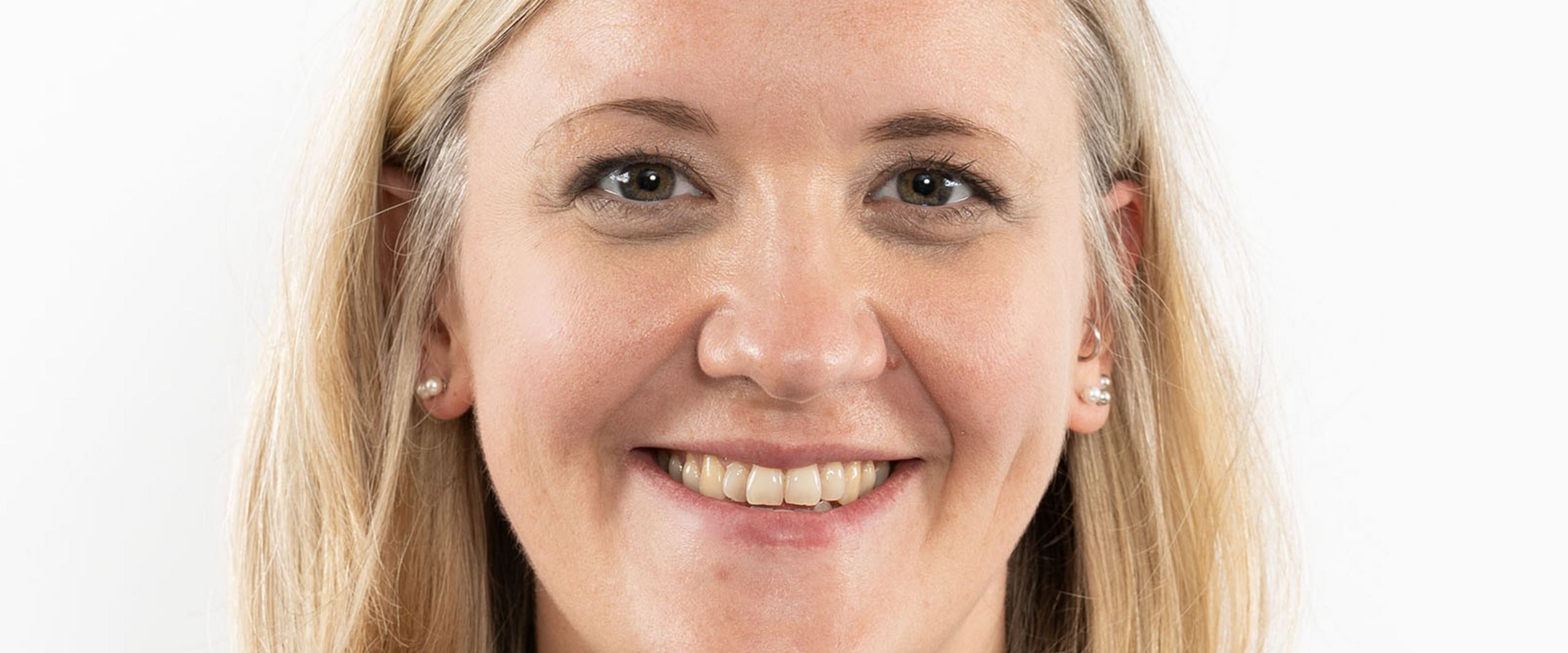 Henrikje Stanze Portrait einer Frau mit schulterlangen blonden Haaren