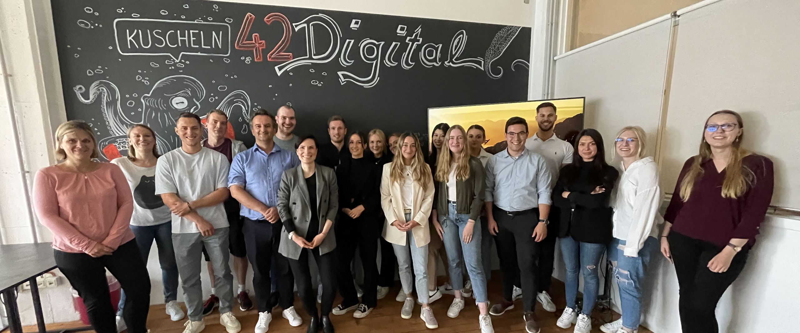 Gruppenbild mit Männern und Frauen
