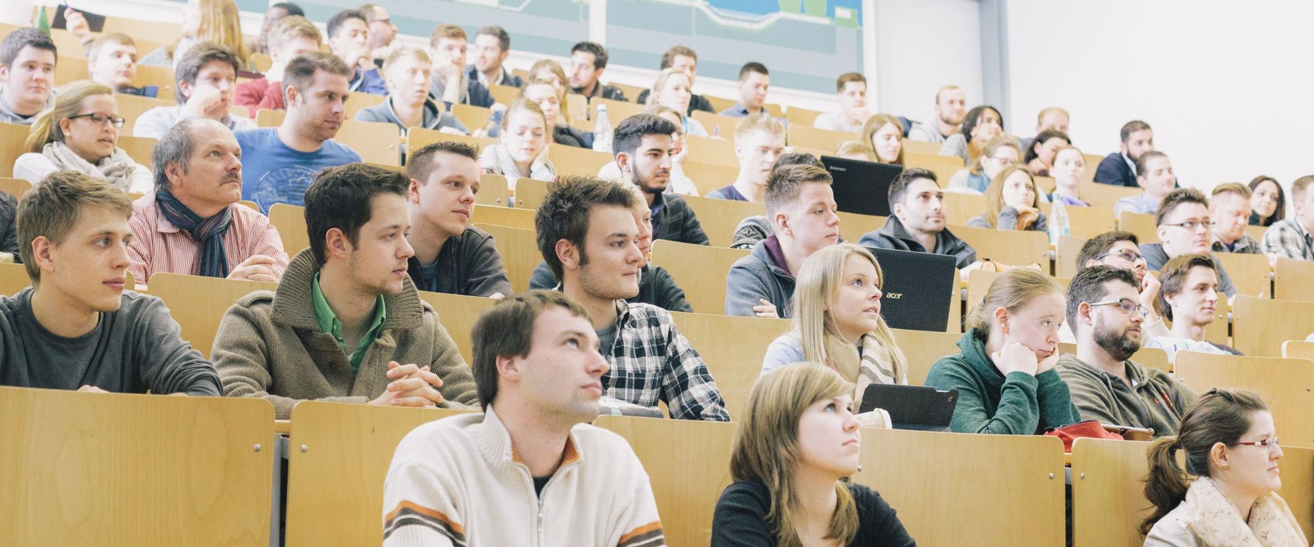 Studierende im Hörsaal