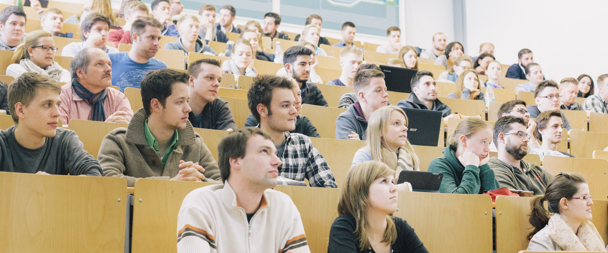 Studierende im Hörsaal