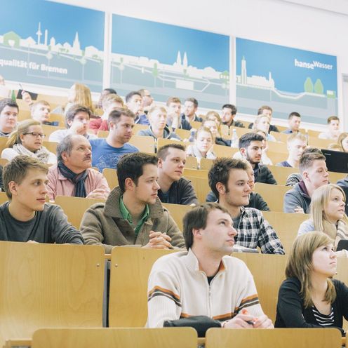 Studierende im H&ouml;rsaal