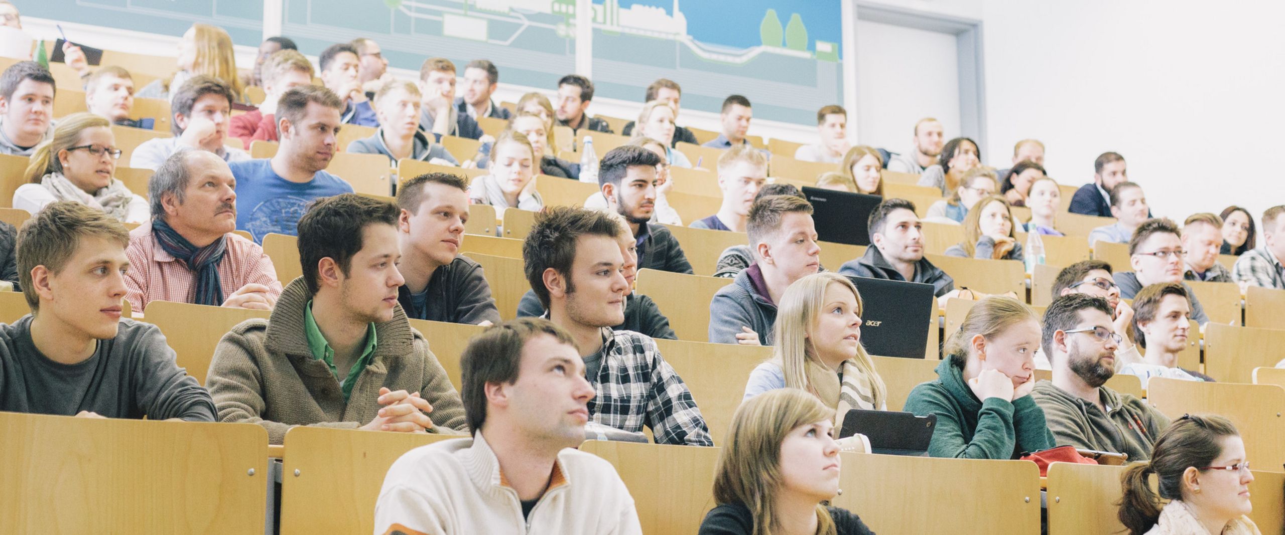 Studierende im Hörsaal Studierende im Hörsaal