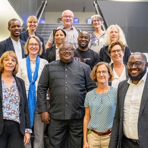 Gruppenbild mit M&auml;nnern und Frauen