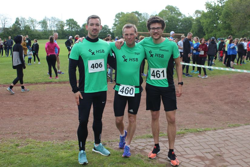 Gruppenbild mit drei L&auml;ufern.