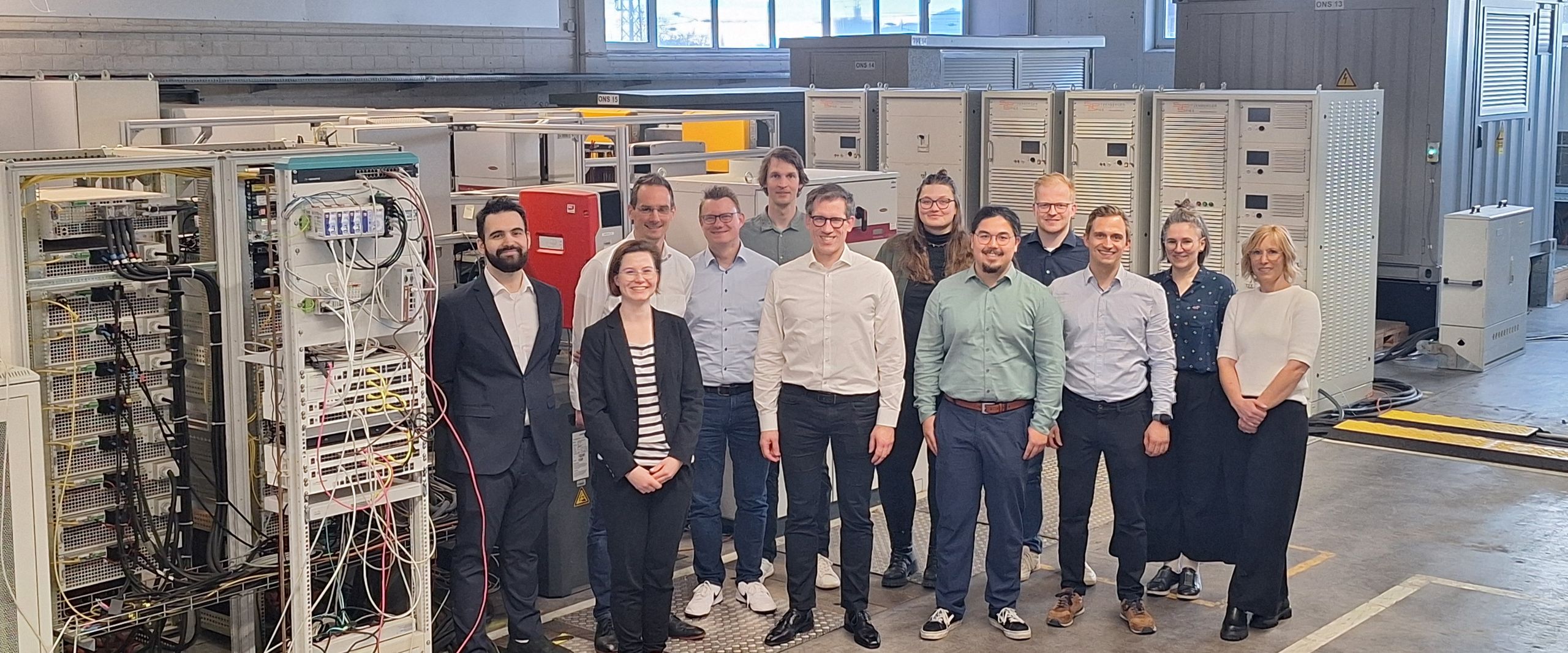 202603_Projekt CloudEnerChain_Copyright Fraunhofer-Institut für Angewandte Informationstechnik FIT gruppenbild mit Männern und Frauen