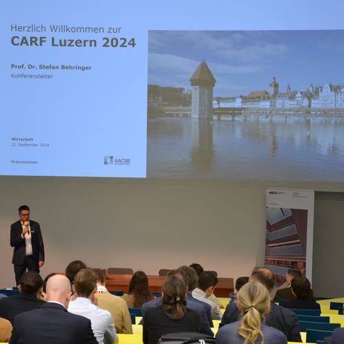 Prof. Carola Spiecker Lampe pr&auml;sentiert auf der CARF in Luzern